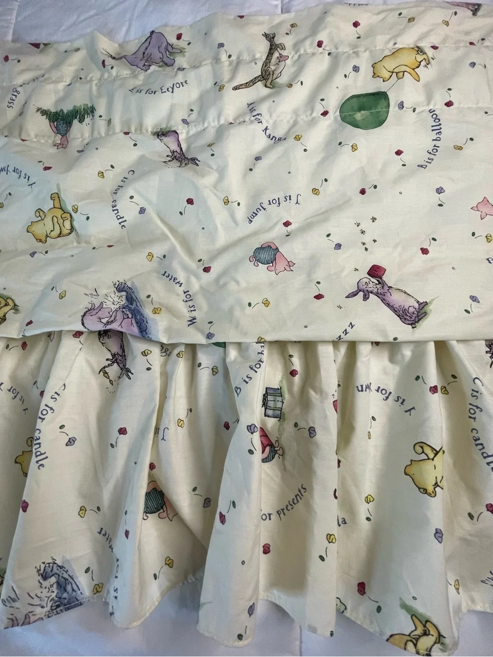 VTG 1997 Red Calliope Classic Winnie the Pooh ABC Balloon Ruffle Valance 80x21